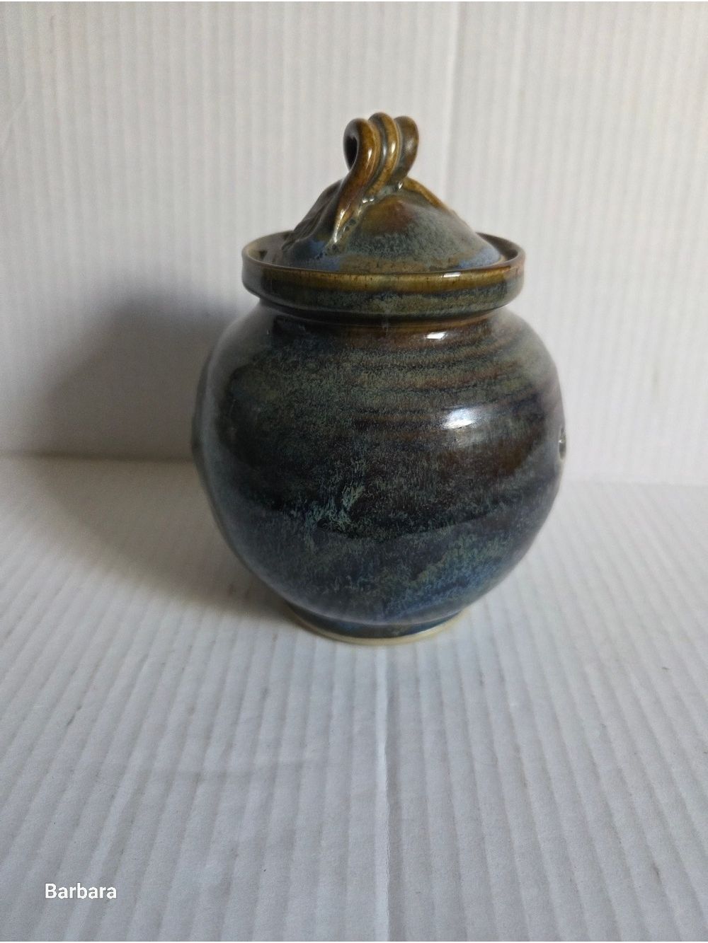 Vintage Handmade Garlic Bulb Stoneware Storage Keeper - Picture 2 of 10